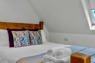 The Summer Chalet - Roslin - 4