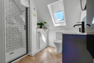 The Summer Chalet - Roslin - 2