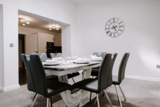 Gadbridge - 3 Bedroom House, parking and garden! - 4