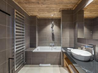 Spacieux appartement neuf proche pistes avec cheminée et parking - FR-1-562-68 - Courchevel - 1