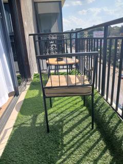 elegantly and beautifully furnished two bedroom apartment with well equipped gym heated swimming pool children playing ground and amazing scenic views - Nairobi - 2