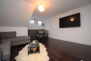 Stylish Central Flat George Sq - 9