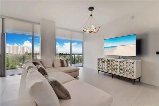 Two-Bedroom Apartment with Oceanfront Balcony - Fort Lauderdale - 9