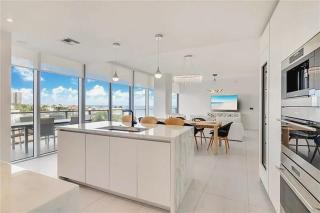 Two-Bedroom Apartment with Oceanfront Balcony - Fort Lauderdale - 7