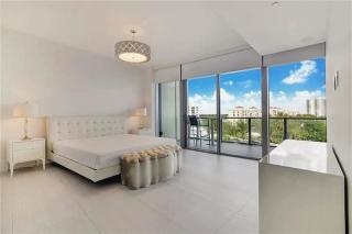 Two-Bedroom Apartment with Oceanfront Balcony - Fort Lauderdale - 2