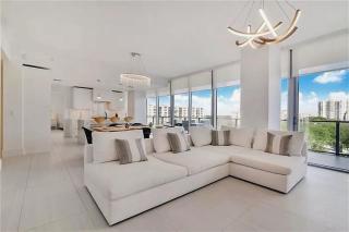 Two-Bedroom Apartment with Oceanfront Balcony - Fort Lauderdale - 0