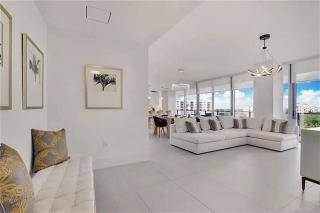 Two-Bedroom Apartment with Oceanfront Balcony - Fort Lauderdale - 8