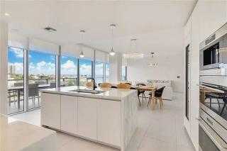 Two-Bedroom Apartment with Oceanfront Balcony - Fort Lauderdale - 6