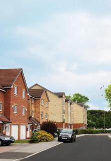 Contemporary 3-Bedroom Home Quiet Rotherham Location with Parking - Kimberworth - 2