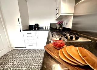 Whessoe House by Blue Skies Stays - 8