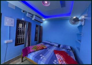 OT Hotel # R # Krishna Guest House Near Sea-Beach PURI, BALCONY, KITCHEN, NON AC and AC Rooms Wifi,- Parking Facilities - BEST HOTEL IN PURI - Puri - 1