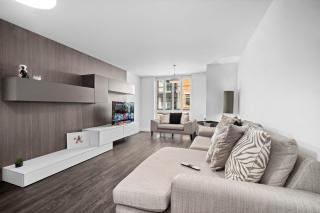 Stylish 2 Bedroom Apartment - Balcony - Parking - Netflix 97M - Birmingham - 0