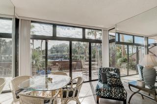 Private Entrance Condo - Large patio with direct pool access! - Siesta Key - 5