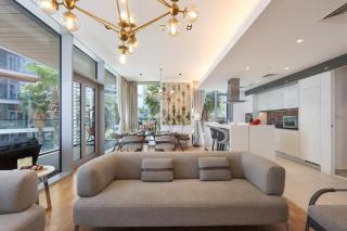 Livbnb - Luxury 3B with Maid's Room, Partial Sea View - Dubai - 1