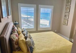 Penthouse Corner Condo with Rooftop Pool - Mexico Beach - 8