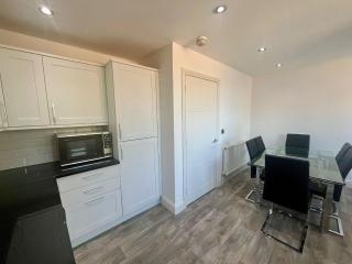 Spacious 4-Bed House - Sleeps 11 Garden & Parking - Faversham - 4