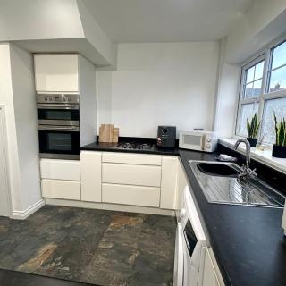 Carew Place by Blue Skies Stays - 7