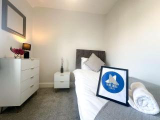 York House by Blue Skies Stays - Stockton-on-Tees - 2