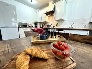 Dale House by Blue Skies Stays - Middlesbrough - 7