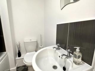 Dale House by Blue Skies Stays - Middlesbrough - 1