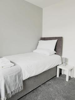 Duxford House by Blue Skies Stays - Middlesbrough - 5