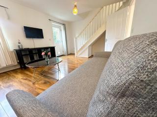 Aidan House by Blue Skies Stays - Middlesbrough - 6