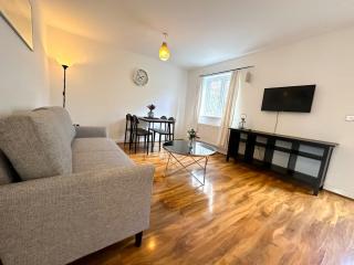 Aidan House by Blue Skies Stays - Middlesbrough - 1