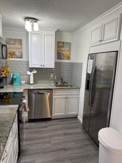 Beach Lovin/ 1 BR, handicap access, pets ok - 7