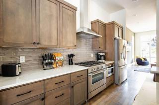 West End Luxe - Outdoor Patio and Rooftop Views - 4