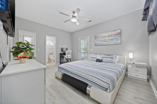 Beach Vibes Villa - 3 Bedrooms in prime location near beach with private yard! - Myrtle Beach - 7