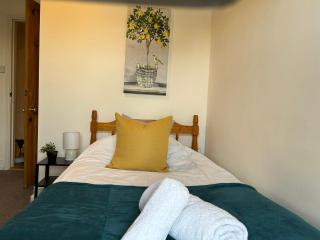 7 Night Stay-Family -Parking-Free WiFi-Sleeps 5 - 5