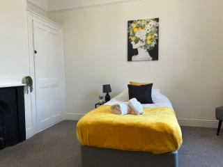 7 Night Stay - Family - Parking WI-FI - Sleeps 5 - Colchester - 2