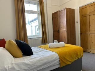 7 Night Stay-Family -Parking-Free WiFi-Sleeps 5 - 4