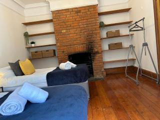 7 Night Stay-Family -Free Parking-Free WiFi-Sleeps 5 - 3