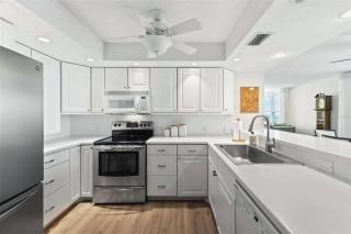 Updated 2-Bedroom Gulf-Front Condo - Venice - 9
