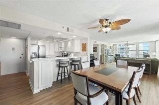 Updated 2-Bedroom Gulf-Front Condo - Venice - 0