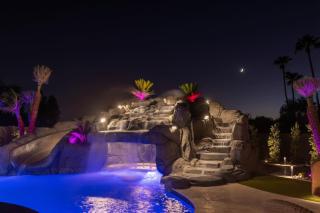 HOZHO Estate on the Riviera Oasis Villa Backyard Pool & Spa - Scottsdale - 0