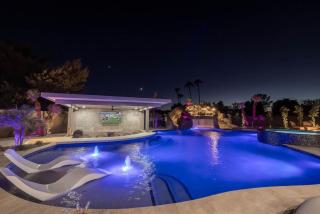 HOZHO Estate on the Riviera Oasis Villa Backyard Pool & Spa - Scottsdale - 8
