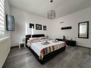 House Dea - 8