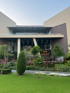 1 BHK Modern Minimalist Apartment! - Lahore - 7