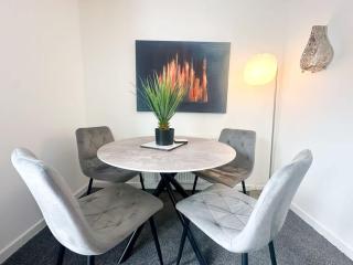 Aristotle House by Blue Skies Stays - 6