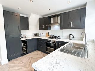 Marham House by Blue Skies Stays - Middlesbrough - 4