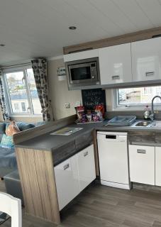 The Lighthouse Caravan - Wyke Regis - 9