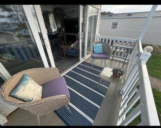 The Lighthouse Caravan - Wyke Regis - 6