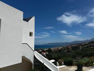 3 Bedroom House - Sleeps 15 - Pool Garden Wifi - 6