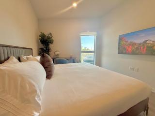 Designer Silver Lake Stylish One Bedroom with Parking - Los Angeles - 3