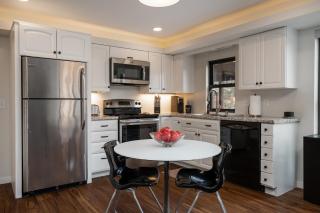 Bassett Creek Retreat - Golden Valley - 4
