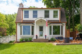 Lakefront Cottage - Excelsior - 3
