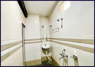 Fully Air Conditioning Hotel # SRP, Puri,Near sea Beach and Jagannth Temple -wi-fi and UPI Payment Accepted And Parking Facilities -BEST HOTEL IN PURI - Puri - 5