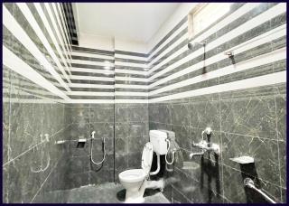 Fully Air Conditioning Hotel # SRP, Puri,Near sea Beach and Jagannth Temple -wi-fi and UPI Payment Accepted And Parking Facilities -BEST HOTEL IN PURI - Puri - 4